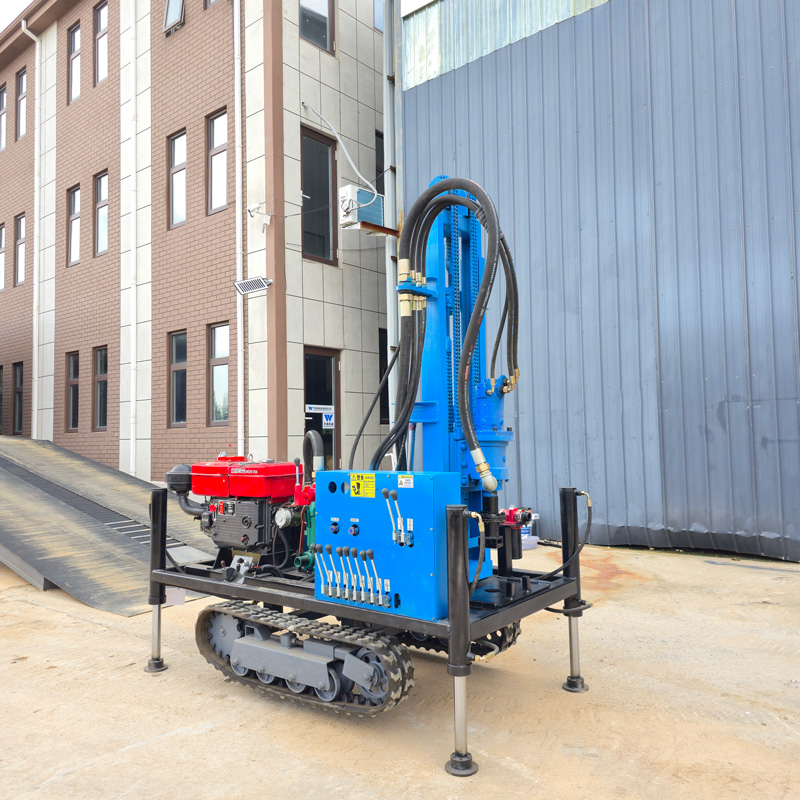 Aspecto exterior de la perforadora de pozos de agua sobre orugas compacta WR180E
